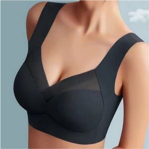 Seamless Black Super Slim Bra
